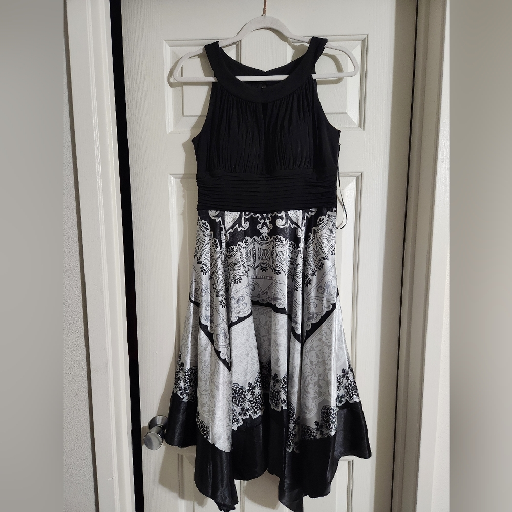 Black and silver formal dress, worn once No rips, tears or stains, size 10